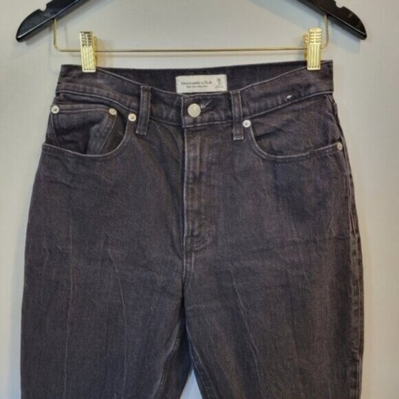 Abercrombie & Fitch | High Rise Mom Jean Distressed knee Raw Hem Black - Picture 3 of 7